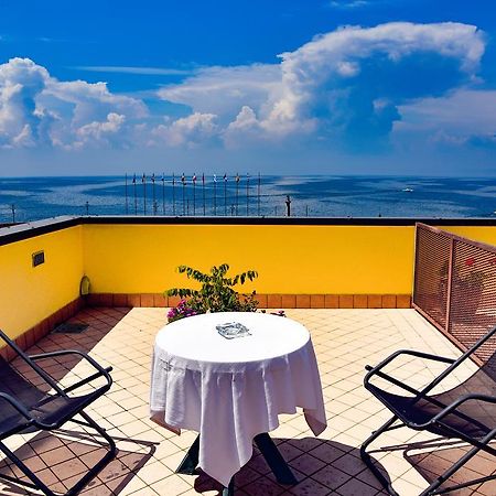 Hotel Ristorante Miralago Garda (Verona) Exterior foto