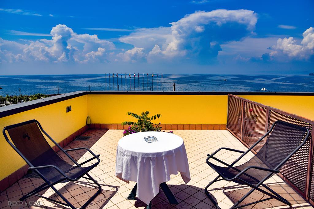 Hotel Ristorante Miralago Garda (Verona) Exterior foto